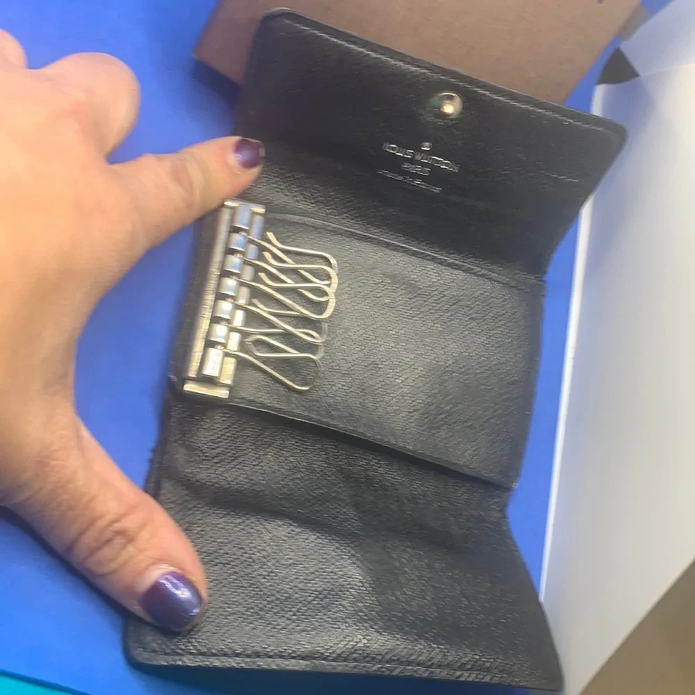 Louis Vuitton Damier Graphite 6 key holder‎